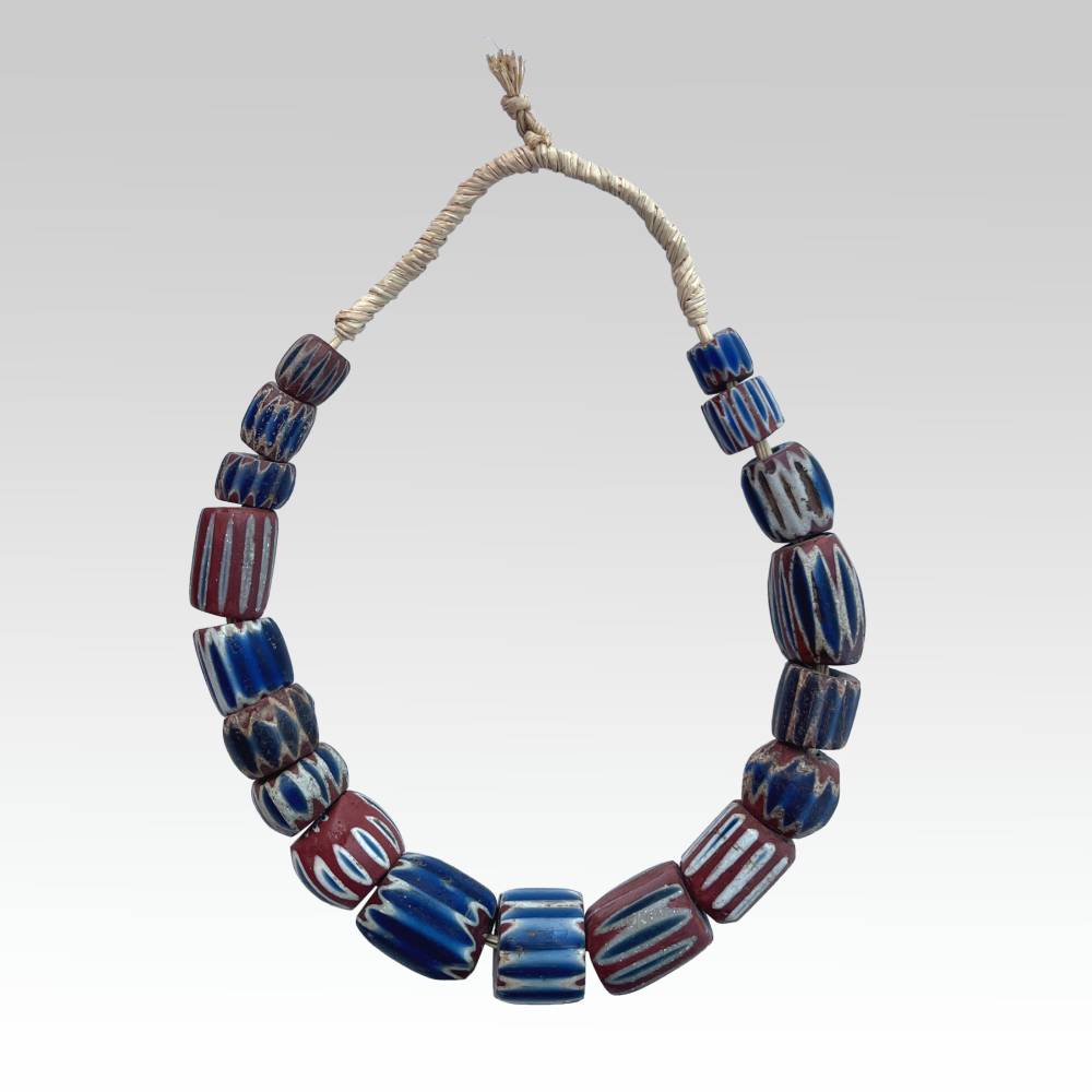 Collier Vintage Perles Chevron Bleu – Perles De Verre Africain Fait Main – Origine Népal/Thaïlande
